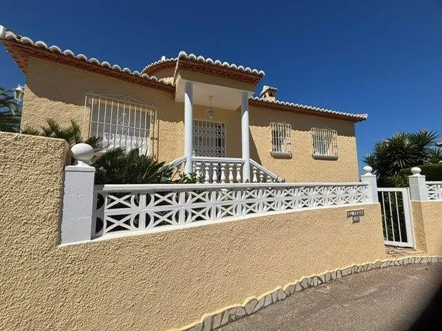 Bonita villa unifamiliar con piscina en Pedregue