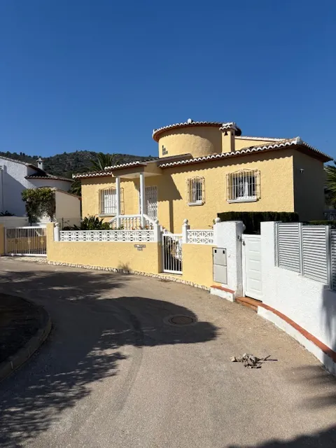 Bonita villa unifamiliar con piscina en Pedregue