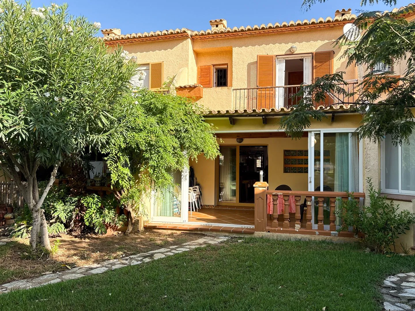 Adosado dúplex a un paso de la ciudad de Dénia.