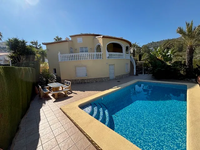 Bonita villa unifamiliar con piscina en Pedregue