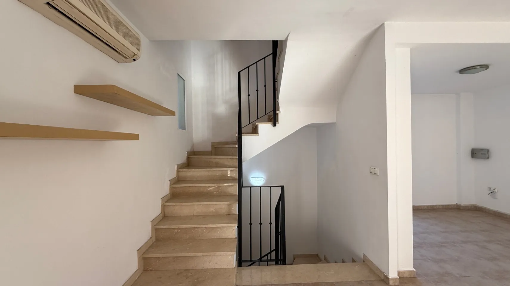 Bungalow entre Gandía y Oliva en venta con 3 habitaciones y jardín en estilo Mediterráneo