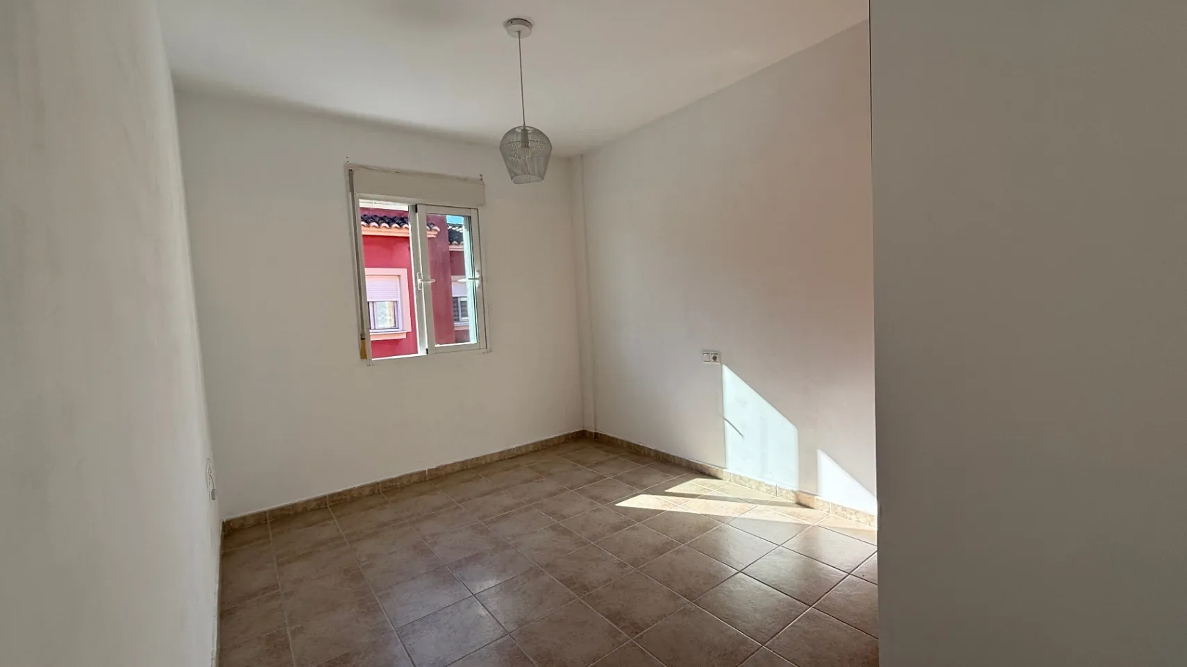Bungalow entre Gandía y Oliva en venta con 3 habitaciones y jardín en estilo Mediterráneo