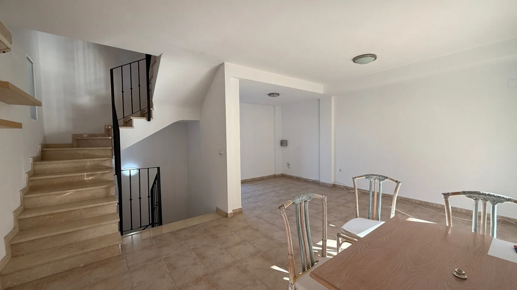 Bungalow entre Gandía y Oliva en venta con 3 habitaciones y jardín en estilo Mediterráneo