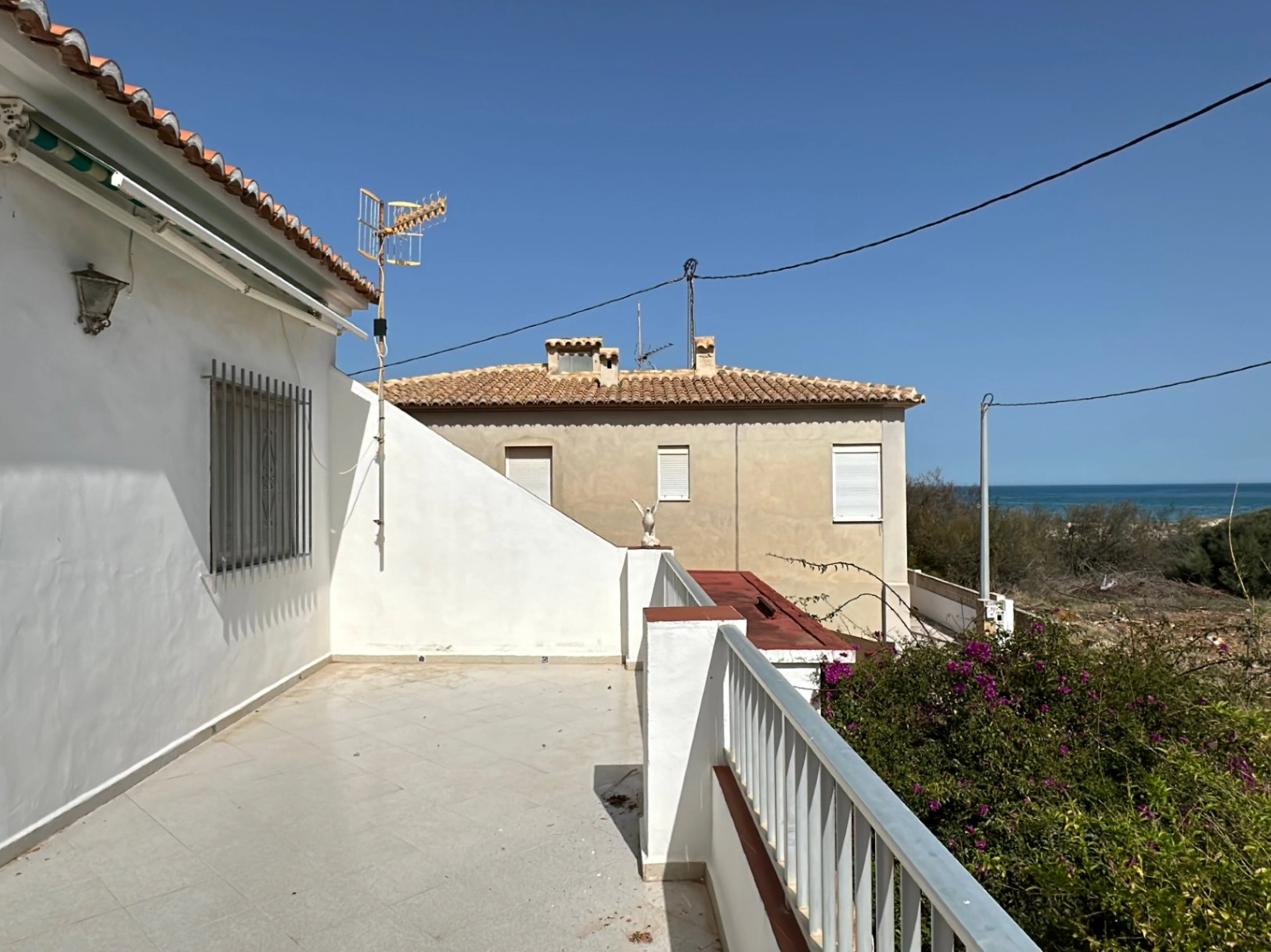 Adosado XXL con vistas al mar y cocina de verano, chemenea a 50m de la playa de arena fina Deveses (Denia)