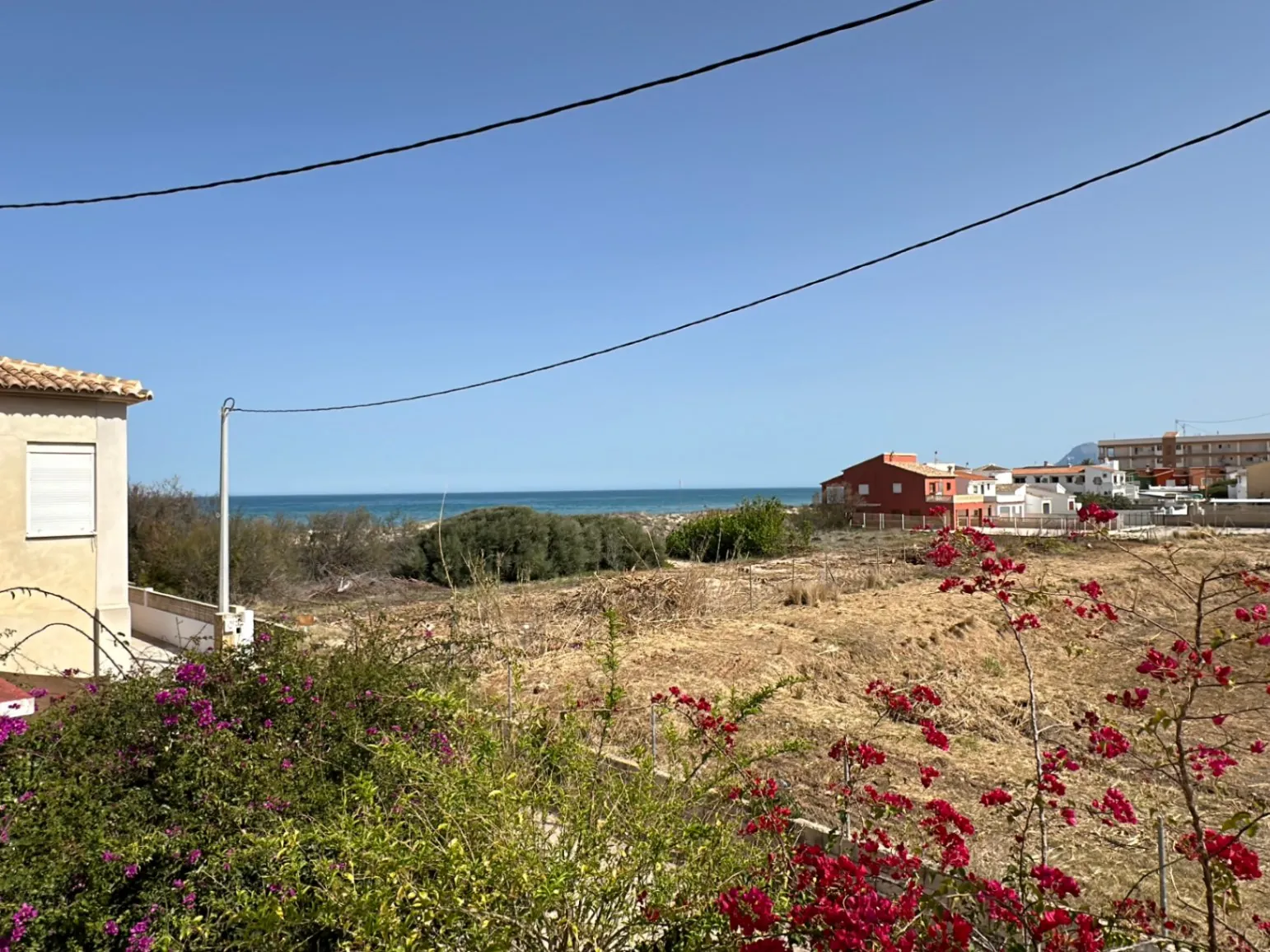 Adosado XXL con vistas al mar y cocina de verano, chemenea a 50m de la playa de arena fina Deveses (Denia)