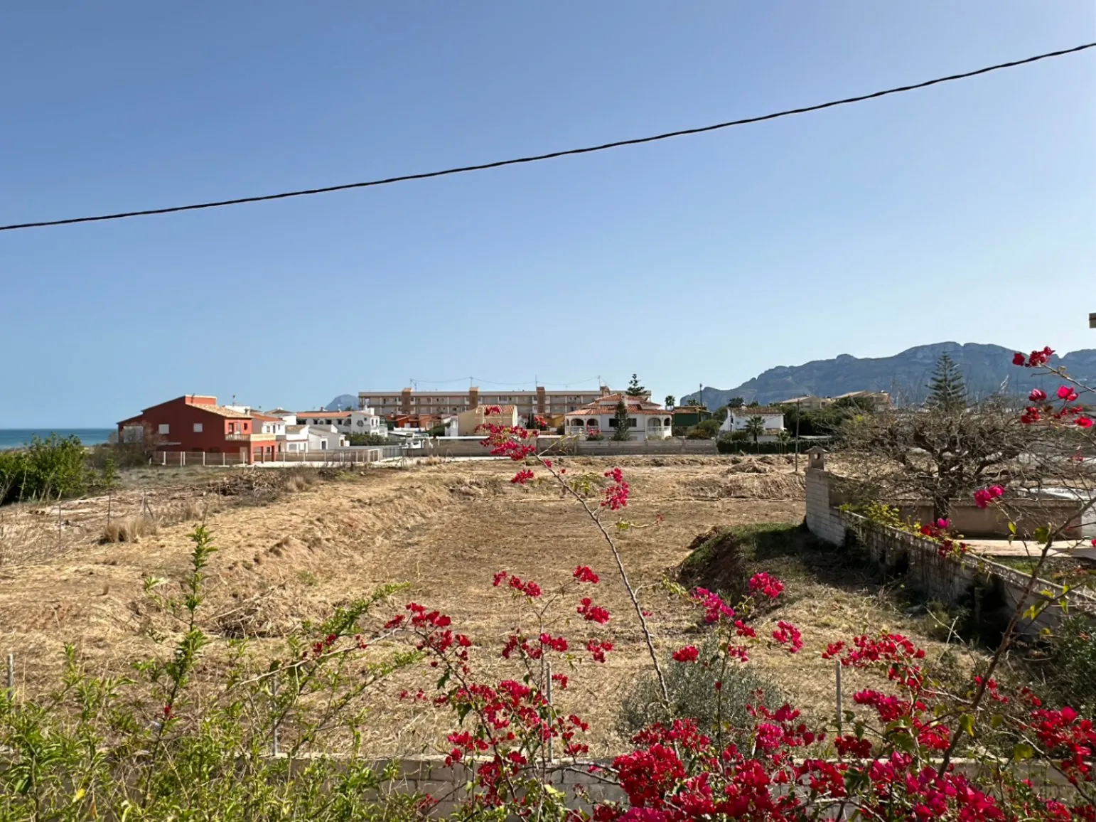 Adosado XXL con vistas al mar y cocina de verano, chemenea a 50m de la playa de arena fina Deveses (Denia)