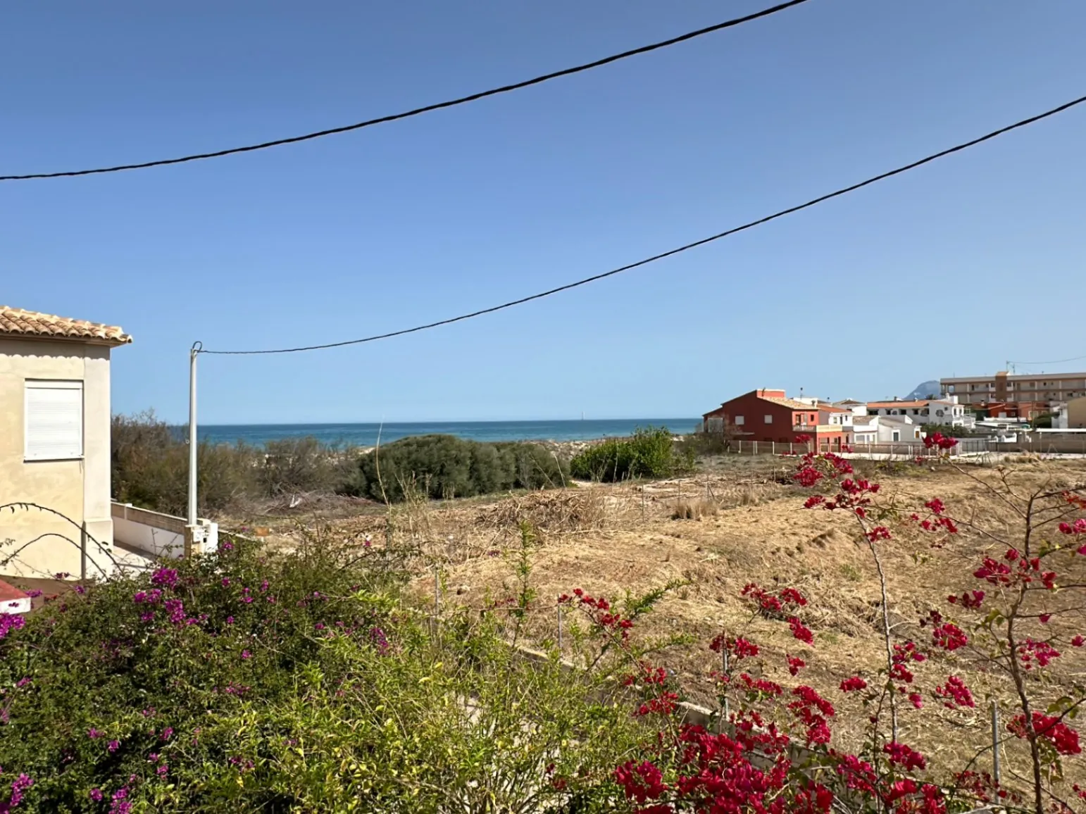 Adosado XXL con vistas al mar y cocina de verano, chemenea a 50m de la playa de arena fina Deveses (Denia)