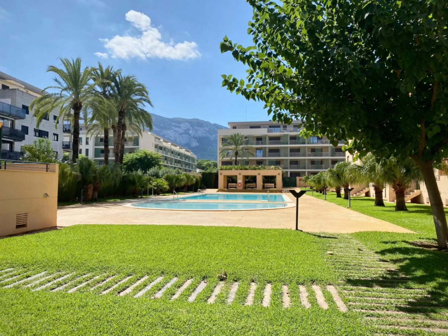 Apartamento reformado con 2 dormitorios en Denia, Alicante.