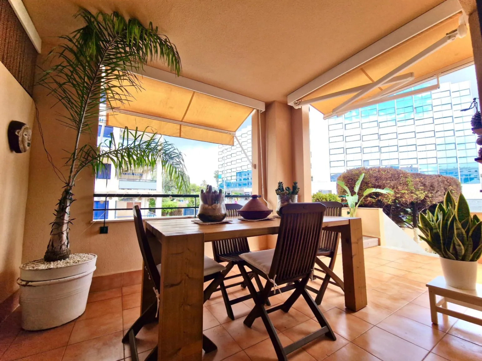 Apartamento reformado con 2 dormitorios en Denia, Alicante.