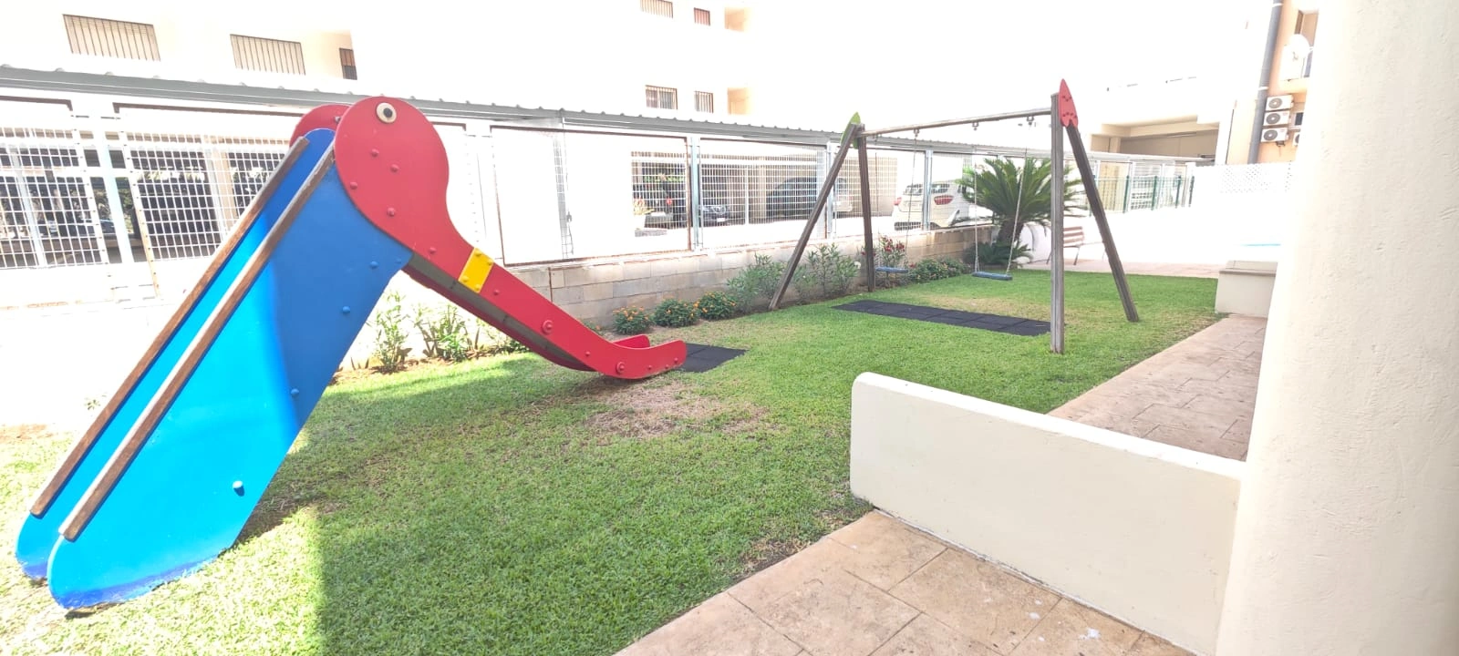 APARTAMENTO "ZONA" AVD. MIGUEL HERNANDEZ / CARRER DEL FURS / PLAZA BENIDORM