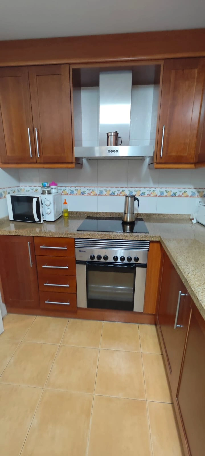 APARTAMENTO "ZONA" AVD. MIGUEL HERNANDEZ / CARRER DEL FURS / PLAZA BENIDORM