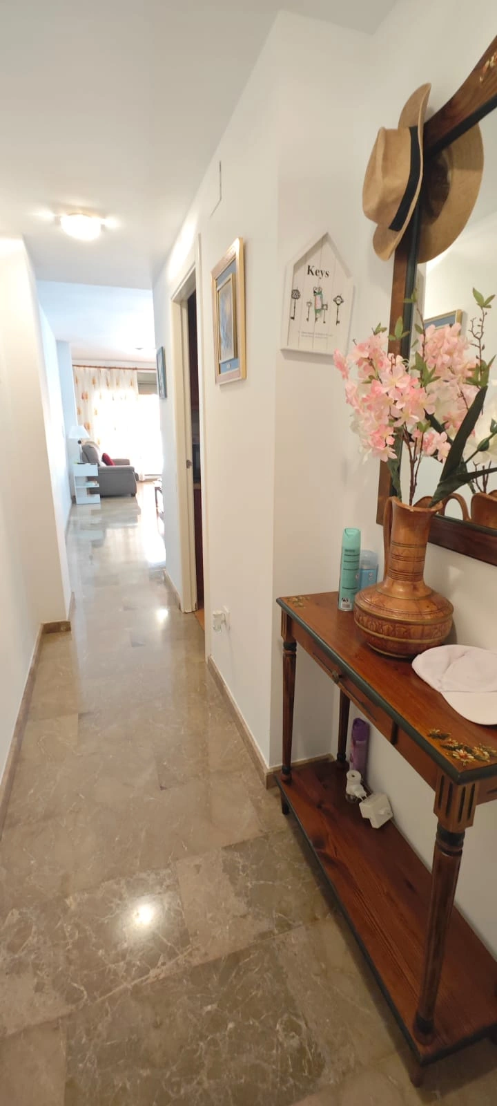 APARTAMENTO "ZONA" AVD. MIGUEL HERNANDEZ / CARRER DEL FURS / PLAZA BENIDORM