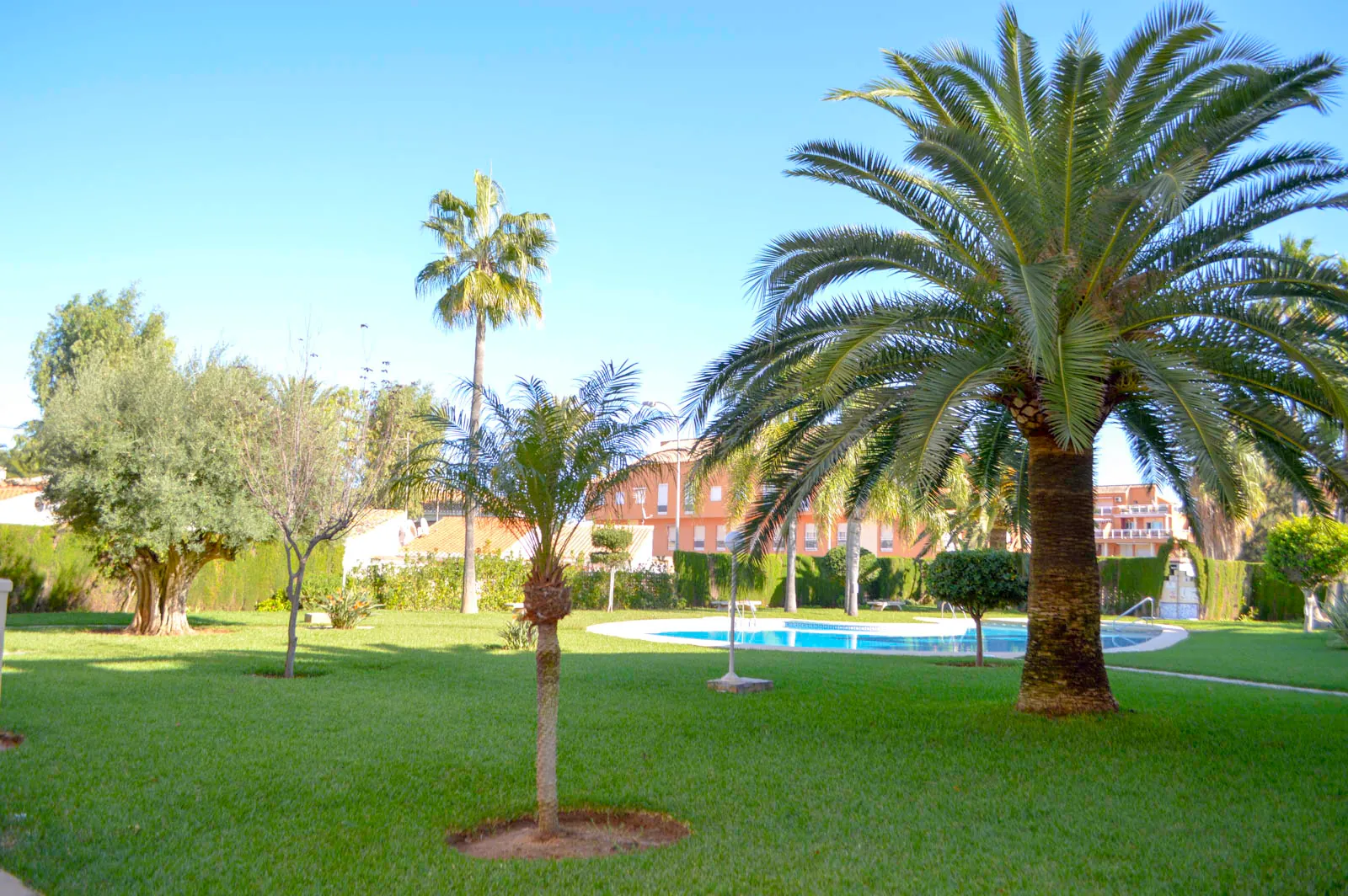 Apartamento 2 dormitorios con piscina al lado del mar, zona Las Brisas