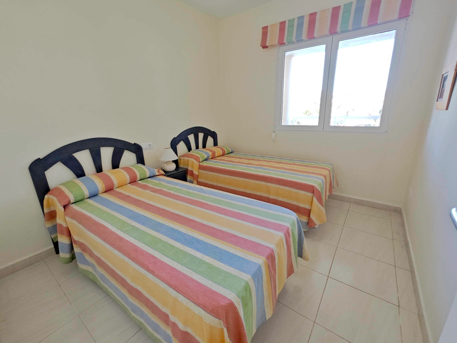 Apartamento 2 dormitorios con piscina al lado del mar, zona Las Brisas