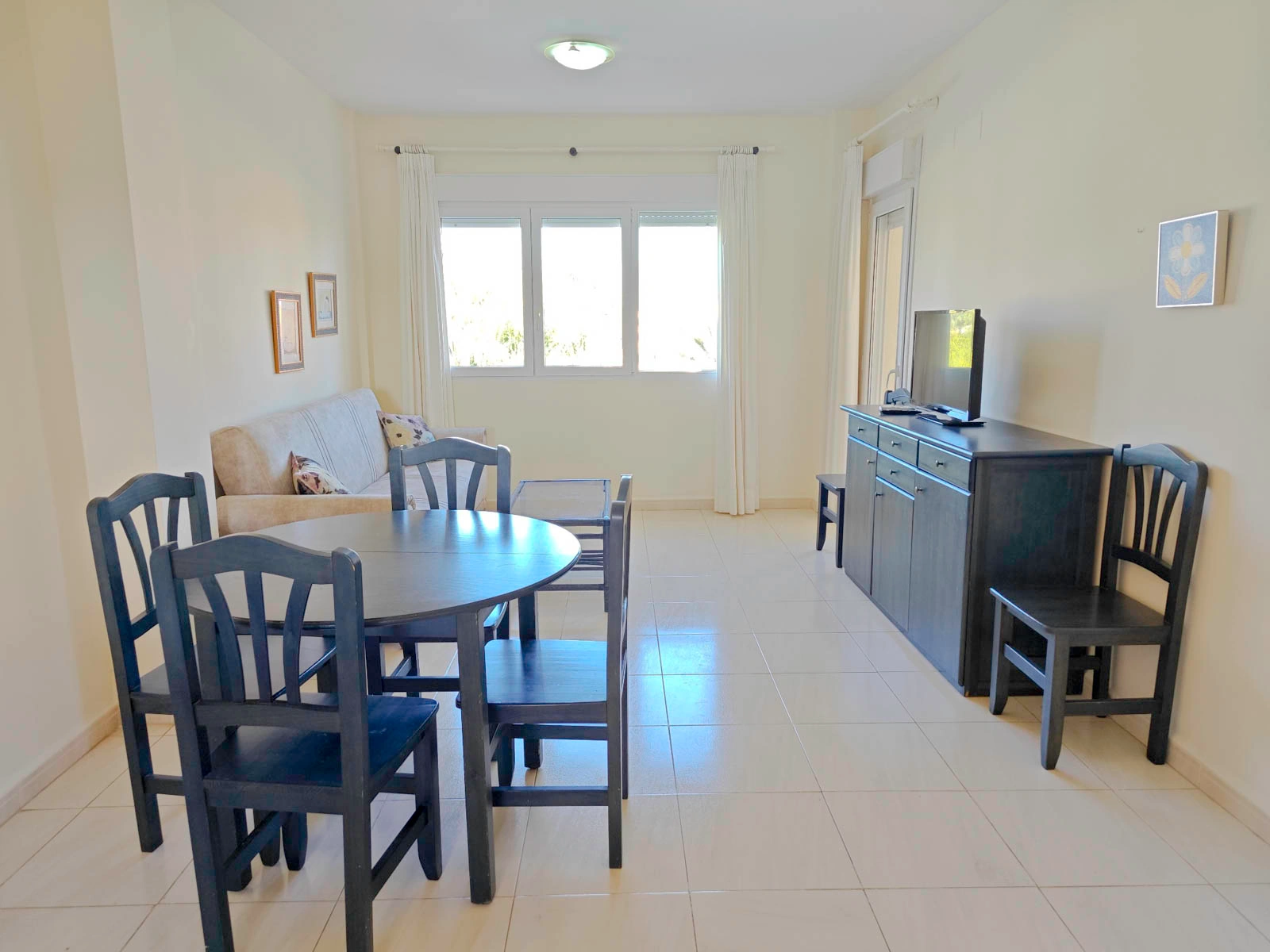 Apartamento 2 dormitorios con piscina al lado del mar, zona Las Brisas
