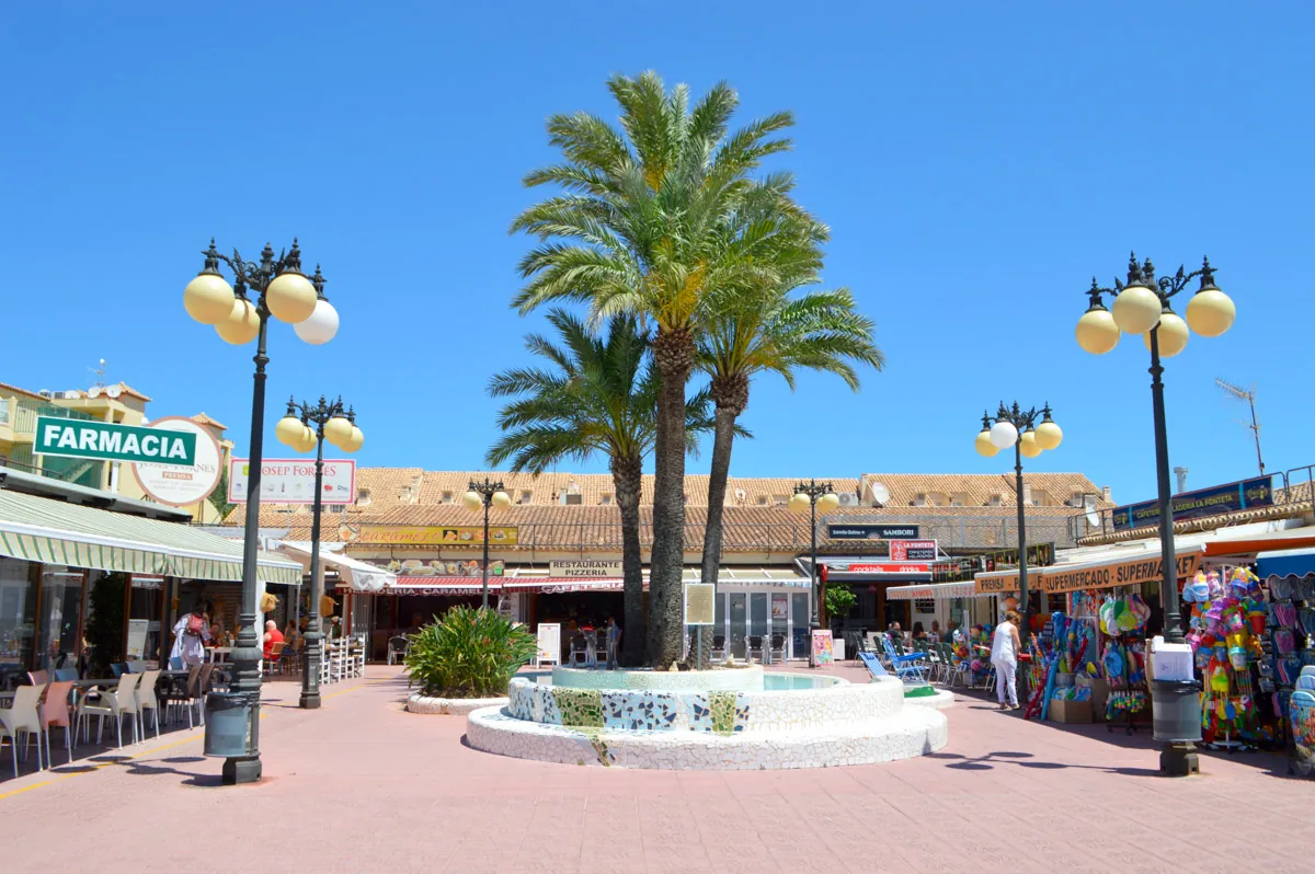 Apartamento 2 dormitorios con piscina al lado del mar, zona Las Brisas