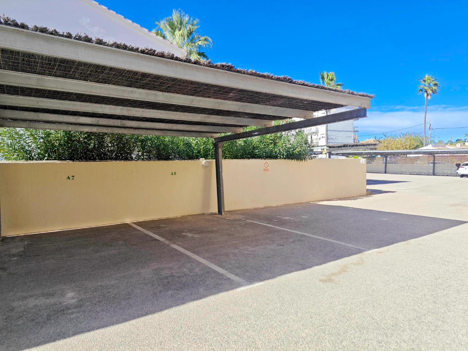 Apartamento 2 dormitorios con piscina al lado del mar, zona Las Brisas