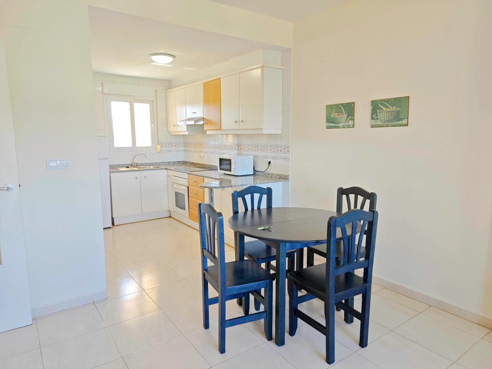 Apartamento 2 dormitorios con piscina al lado del mar, zona Las Brisas