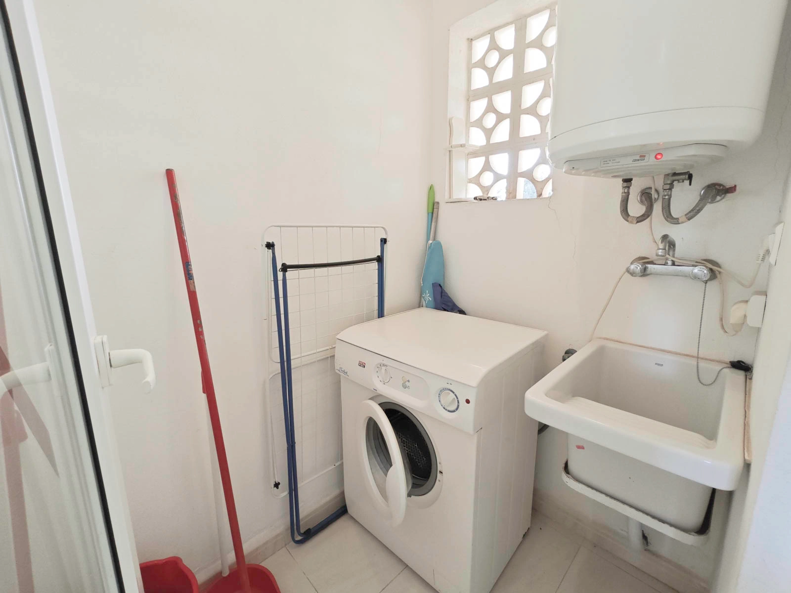 Apartamento 2 dormitorios con piscina al lado del mar, zona Las Brisas
