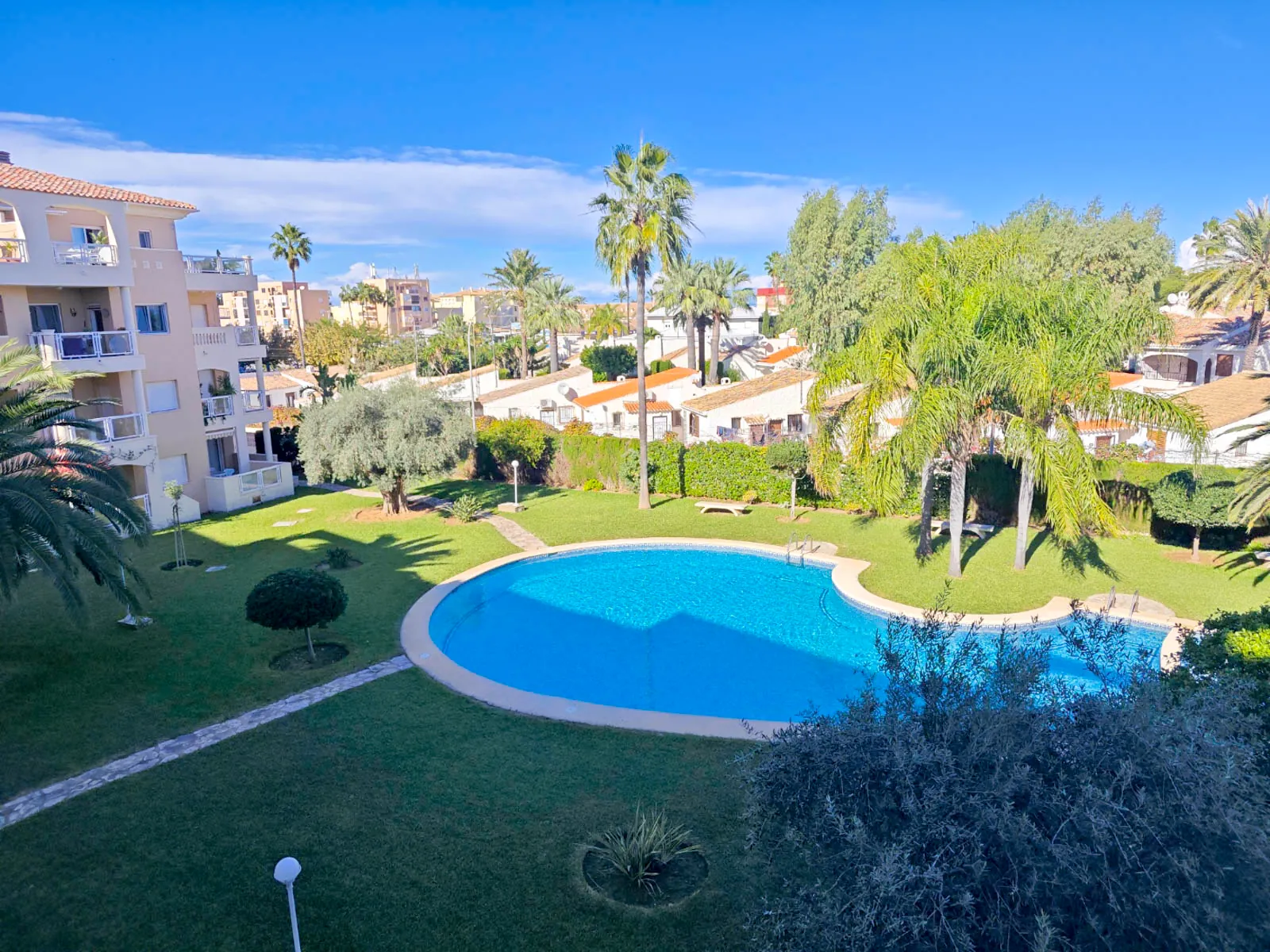 Apartamento 2 dormitorios con piscina al lado del mar, zona Las Brisas