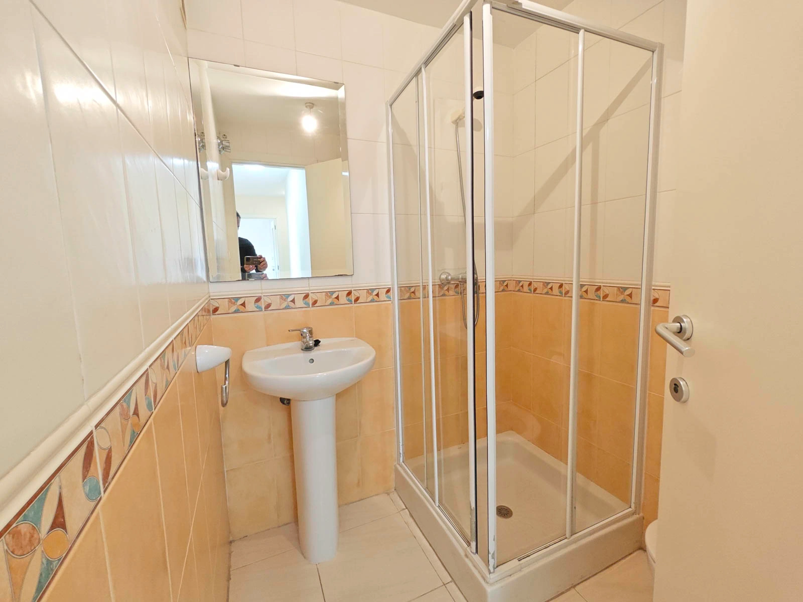 Apartamento 2 dormitorios con piscina al lado del mar, zona Las Brisas