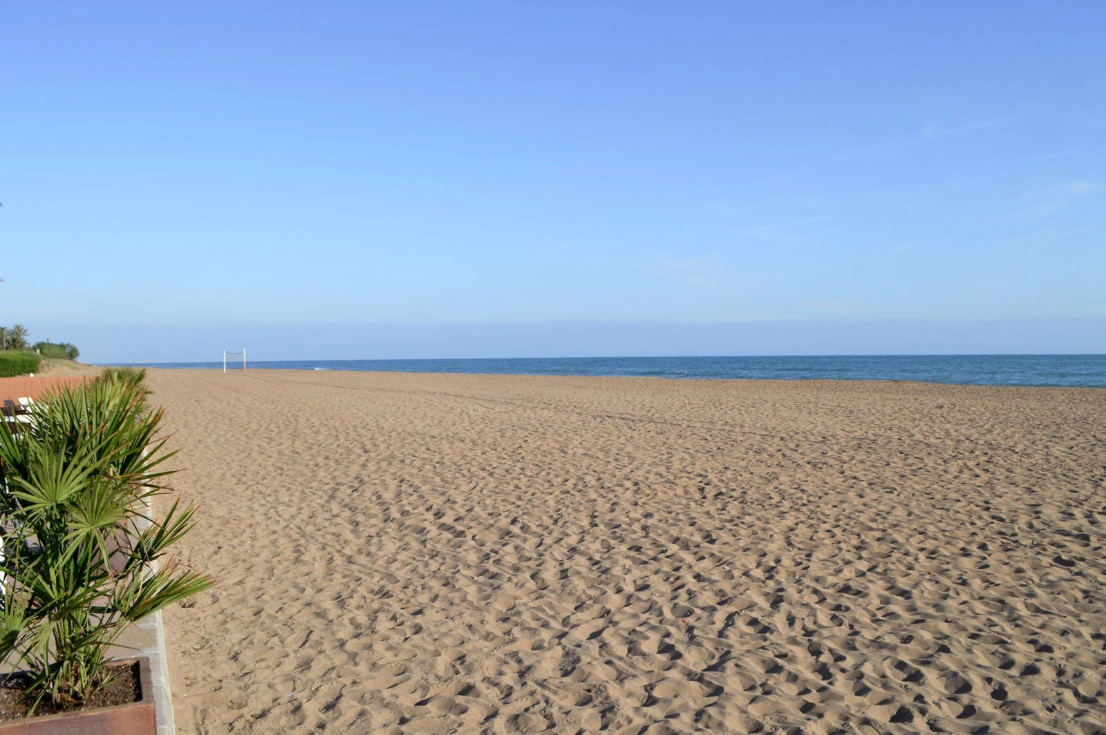 Apartamento 2 dormitorios con piscina al lado del mar, zona Las Brisas
