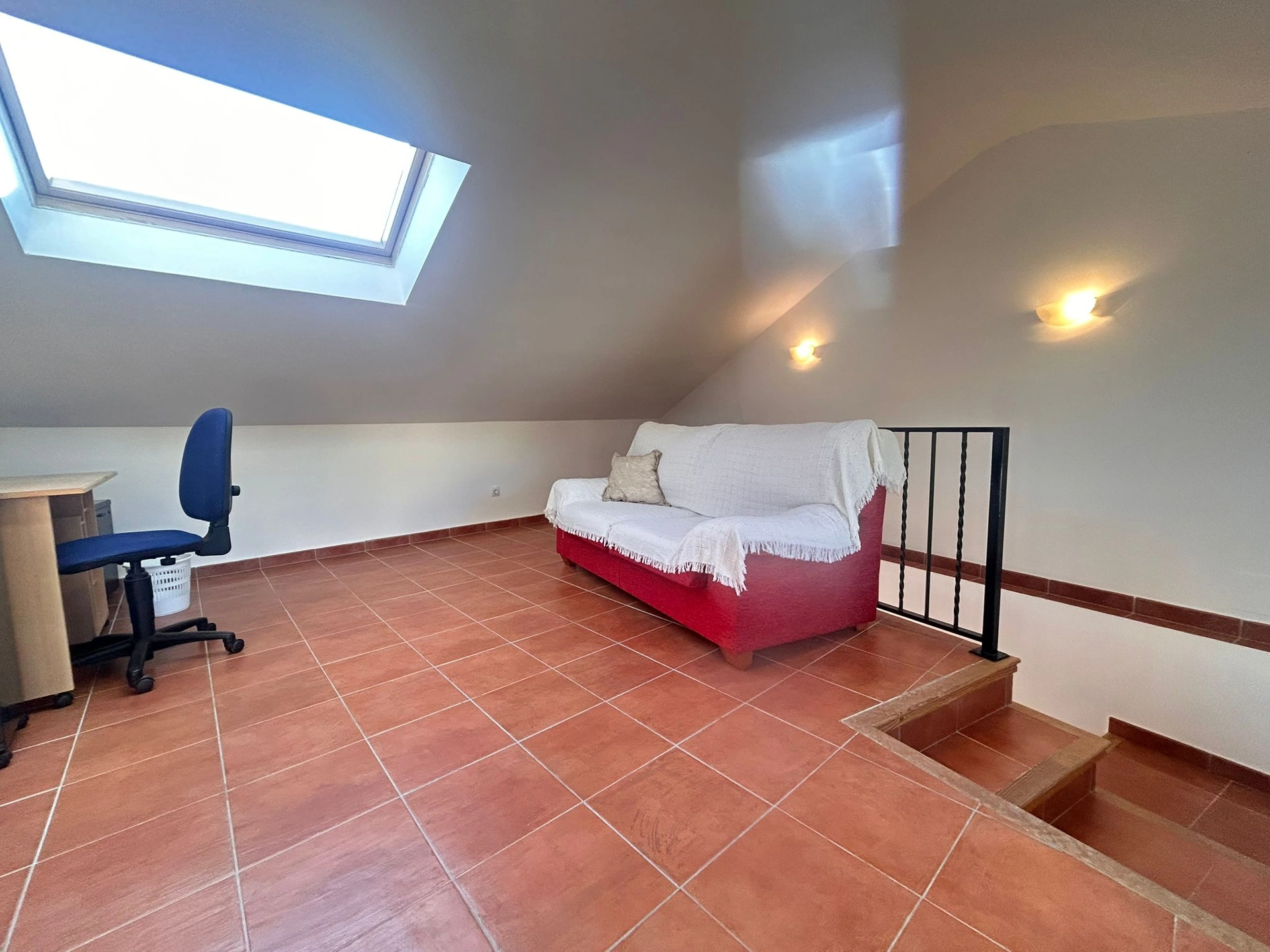 Dúplex luminoso en Llosa de Camacho con terraza