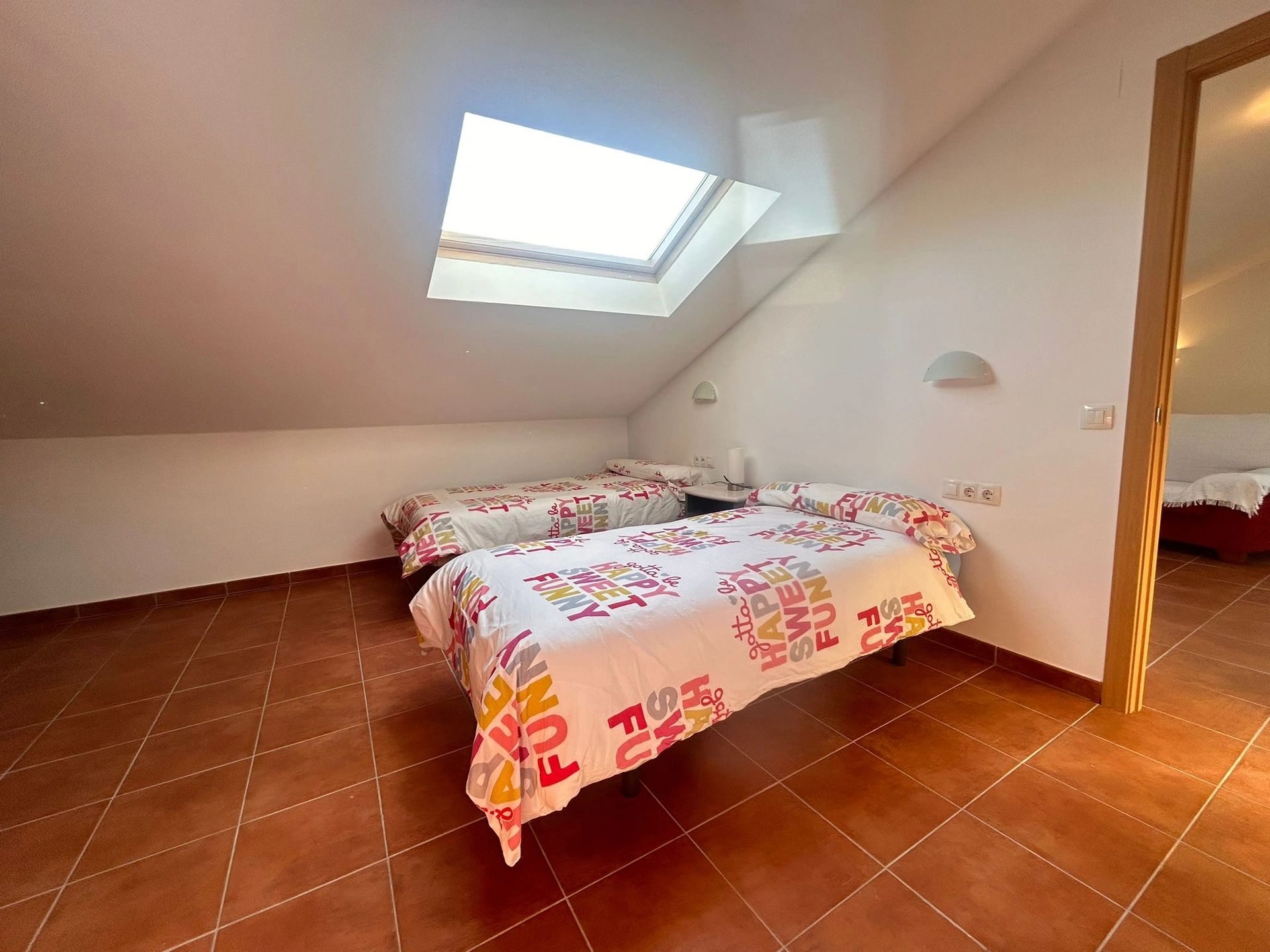 Dúplex luminoso en Llosa de Camacho con terraza