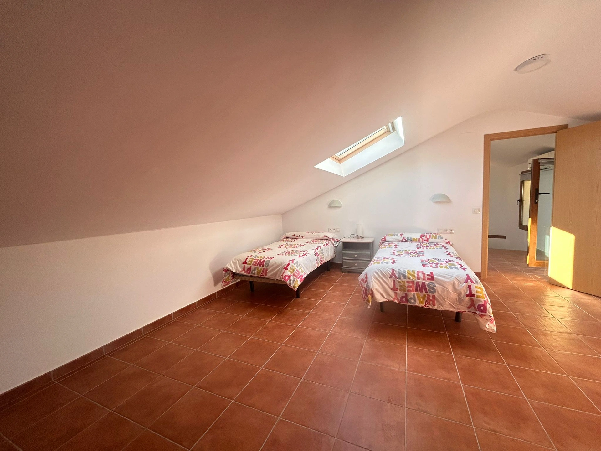Dúplex luminoso en Llosa de Camacho con terraza