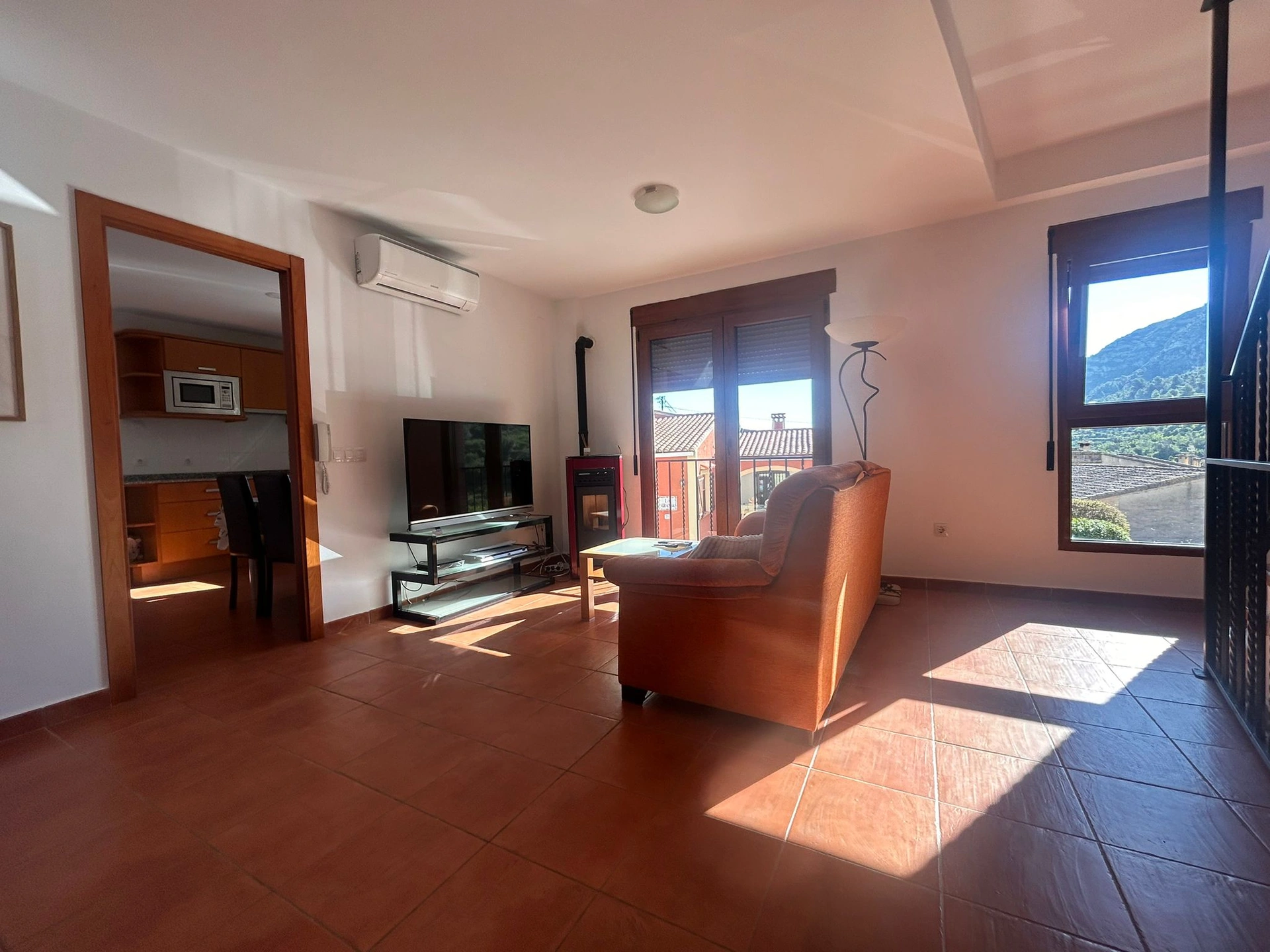 Dúplex luminoso en Llosa de Camacho con terraza