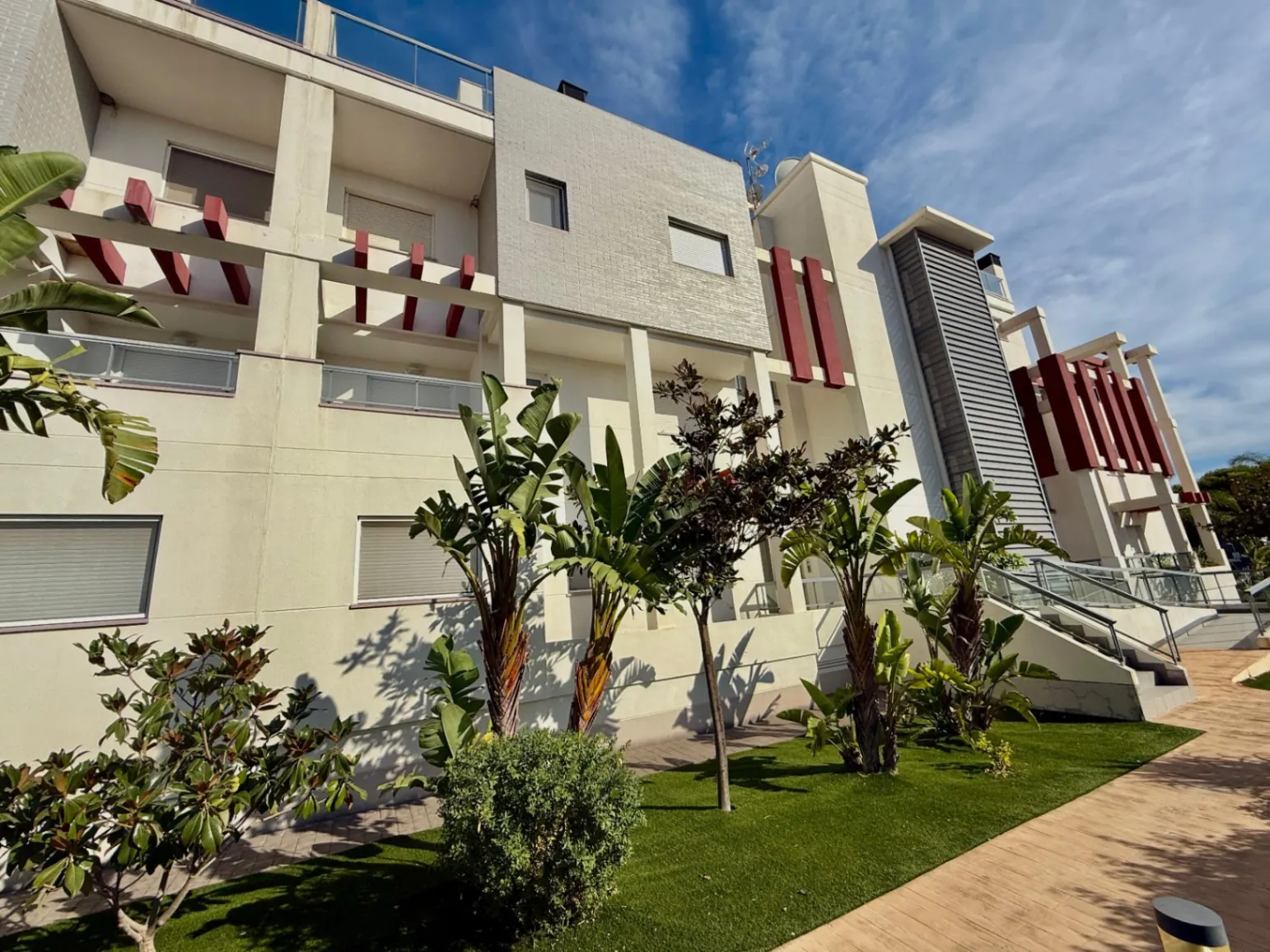Espectacular apartamento en Denia con vistas abiertas, situado a 120m de la playa y 850m de la ciudad