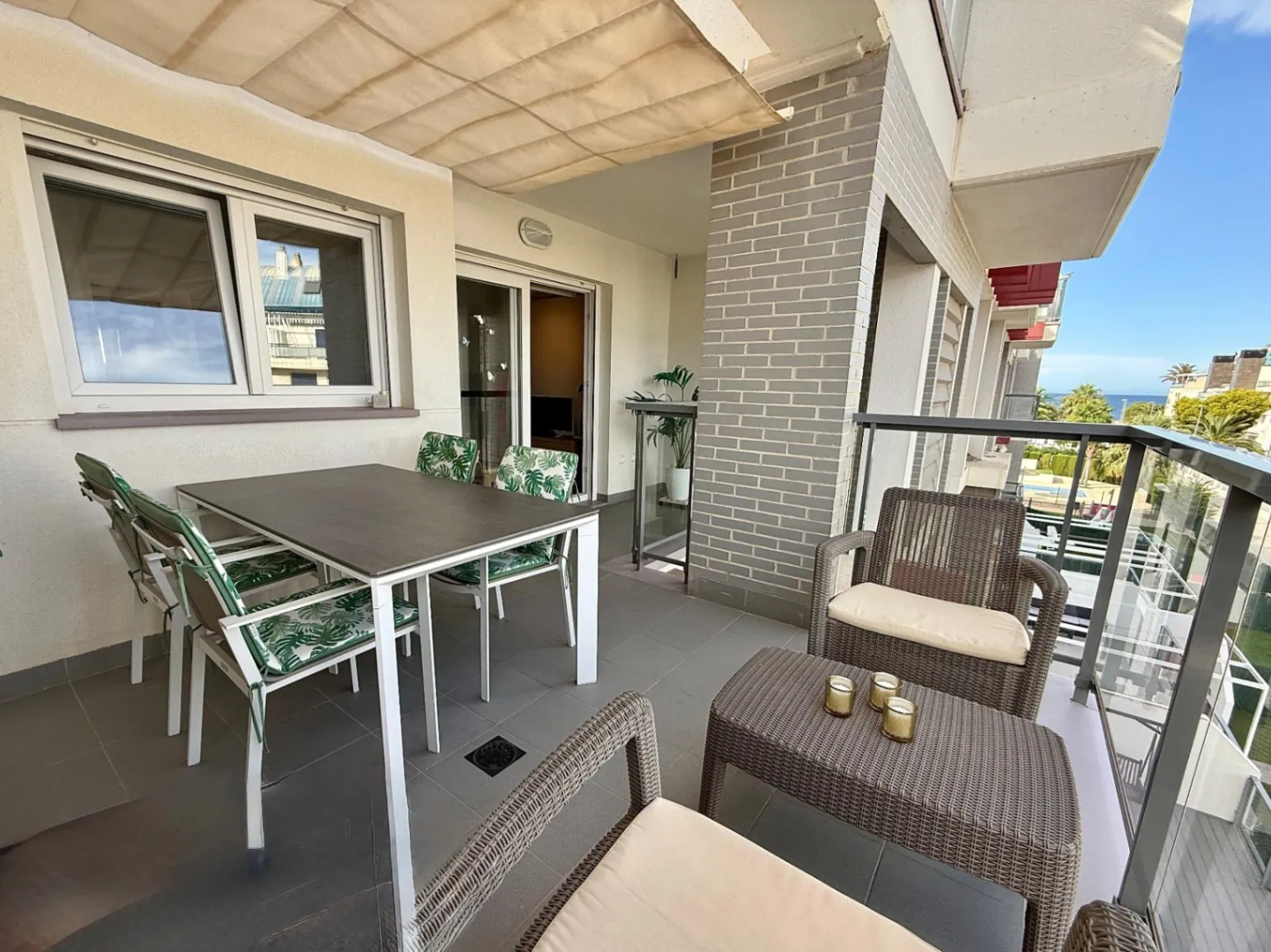 Espectacular apartamento en Denia con vistas abiertas, situado a 120m de la playa y 850m de la ciudad