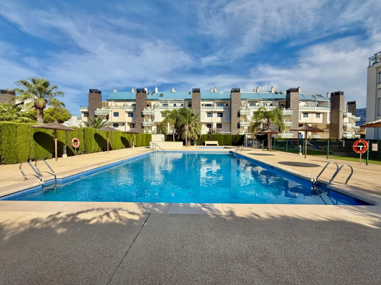 Espectacular apartamento en Denia con vistas abiertas, situado a 120m de la playa y 850m de la ciudad