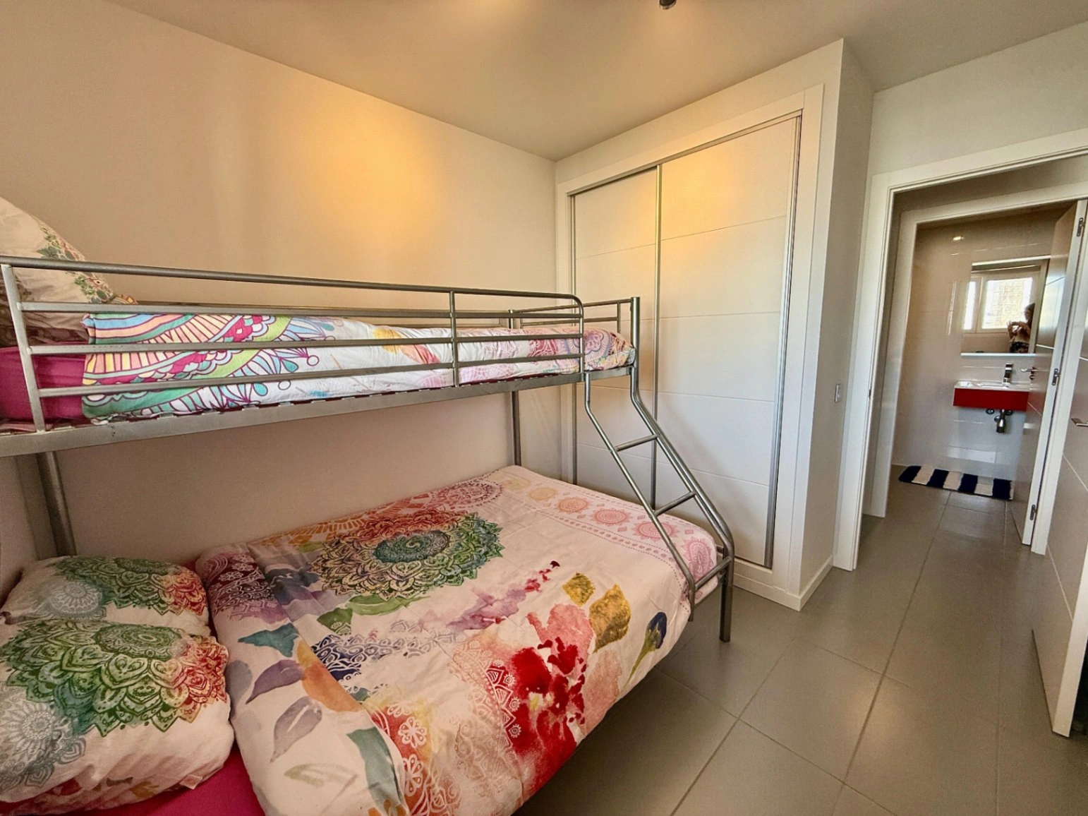 Espectacular apartamento en Denia con vistas abiertas, situado a 120m de la playa y 850m de la ciudad