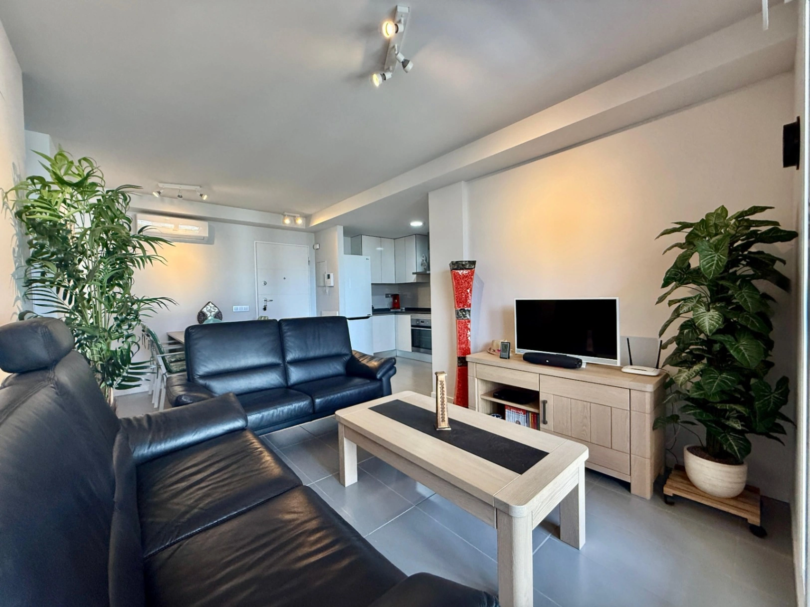 Espectacular apartamento en Denia con vistas abiertas, situado a 120m de la playa y 850m de la ciudad