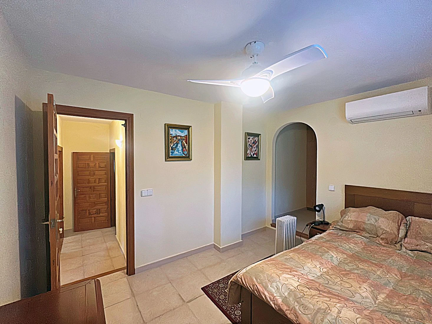 Preciosa villa independiente con vista panorámica, hermoso jardín y muchas posibilidades (alquiler o residencia permanente), absolutamente idílico.