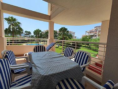Apartamento junto a una estupenda playa de arena en el corazón de la playa de Las Marinas de Dénia,