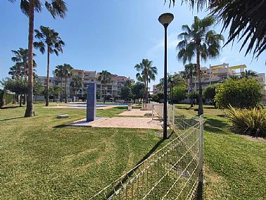 Apartamento junto a una estupenda playa de arena en el corazón de la playa de Las Marinas de Dénia,