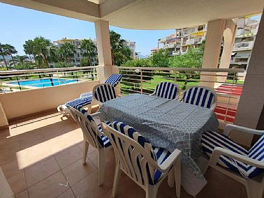 Apartamento junto a una estupenda playa de arena en el corazón de la playa de Las Marinas de Dénia,