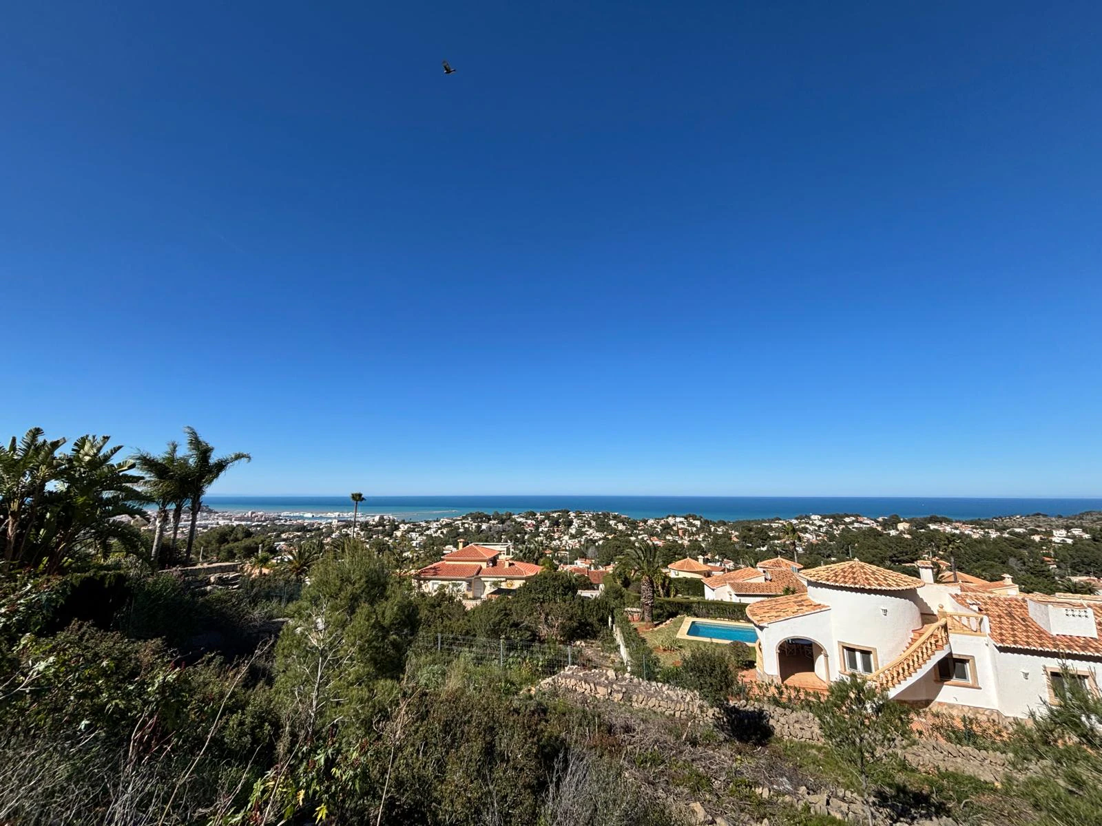 "Montgó House": Proyecto de Autor con Licencia Concedida y Vistas Infinitas en Dénia.
