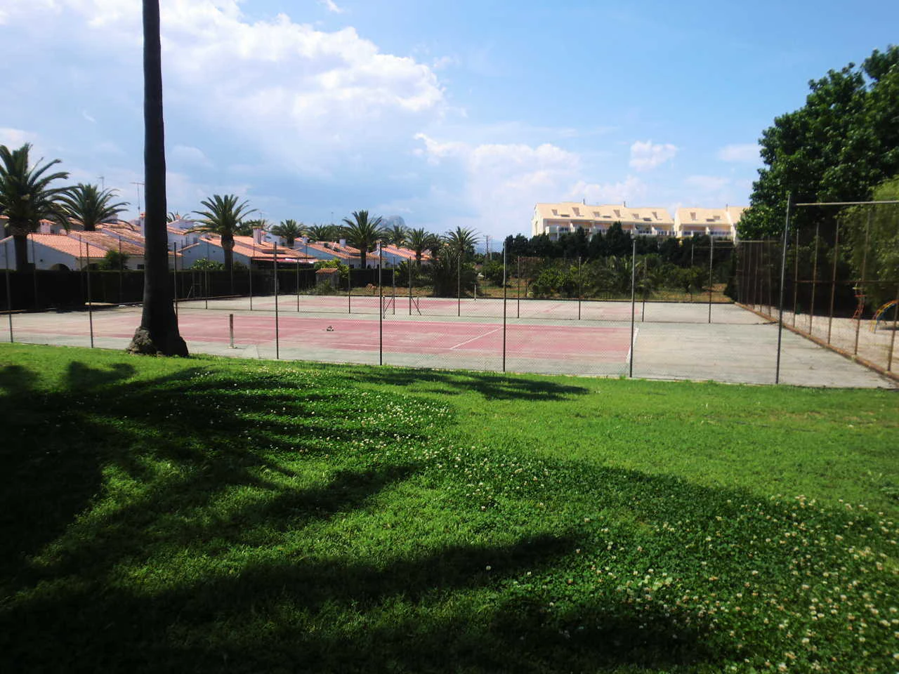 Apartamento en urbanización de playa en Las Marinas de Dénia.