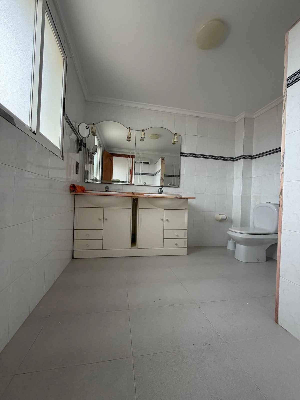 VENTA ADOSADO 3 DORMITORIOS EN PRIMERA LINEA
