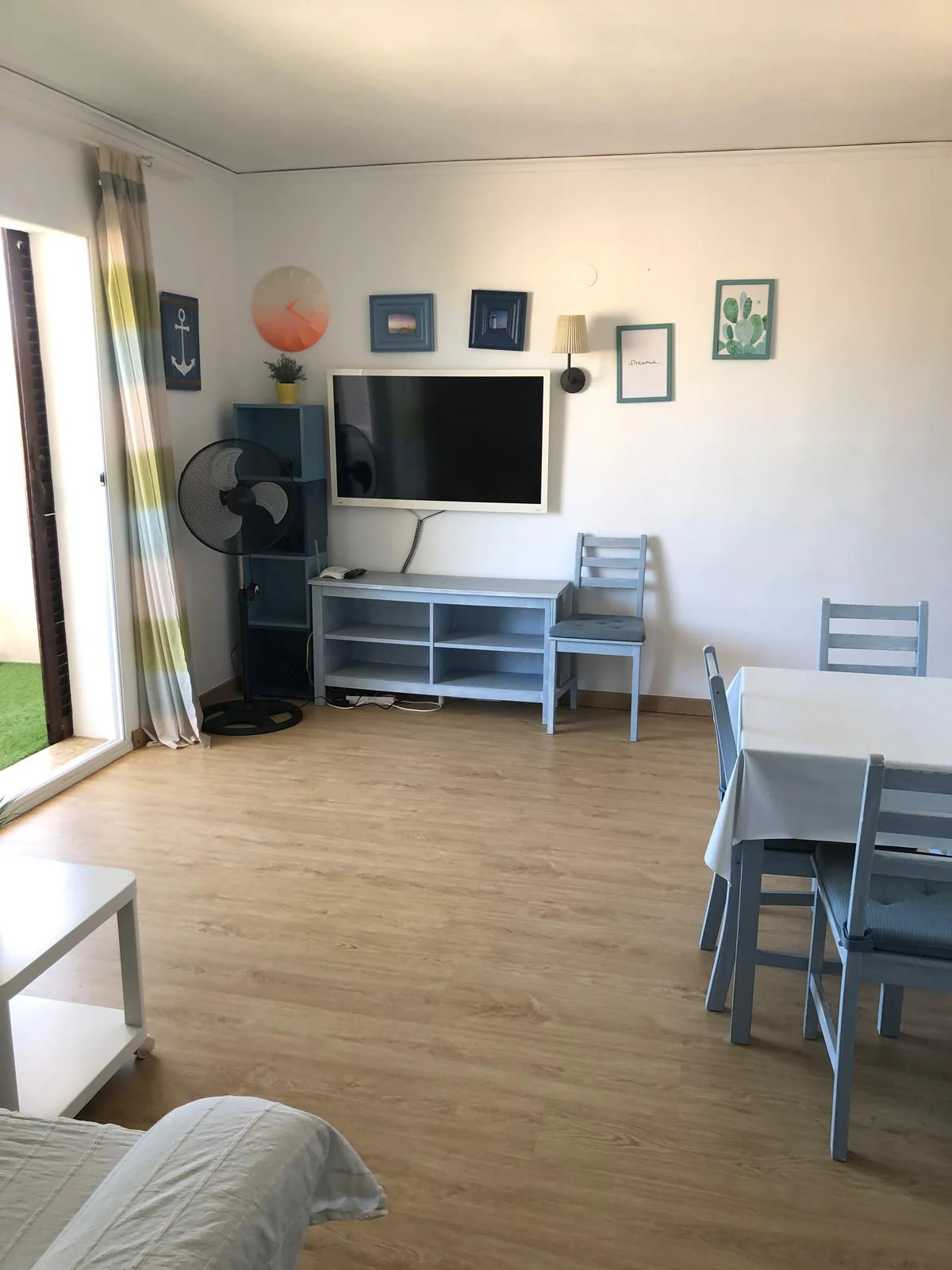 Apartamento tipo ático en tercera y última planta con vistas al mar.