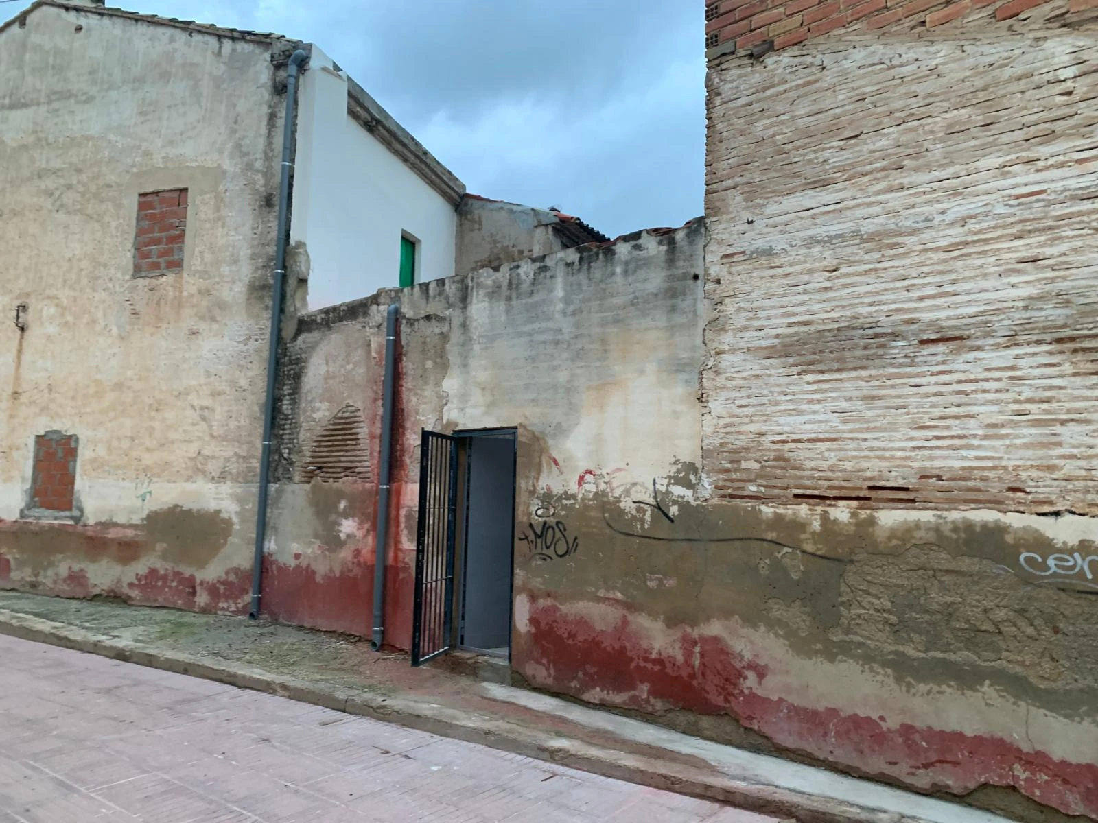 CASA PUEBLO ESQUINERA EN PILES