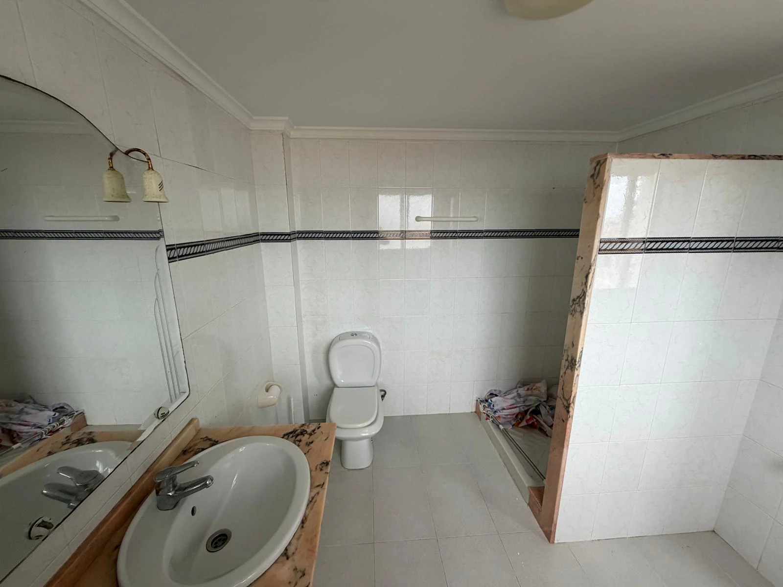 VENTA ADOSADO 3 DORMITORIOS EN PRIMERA LINEA