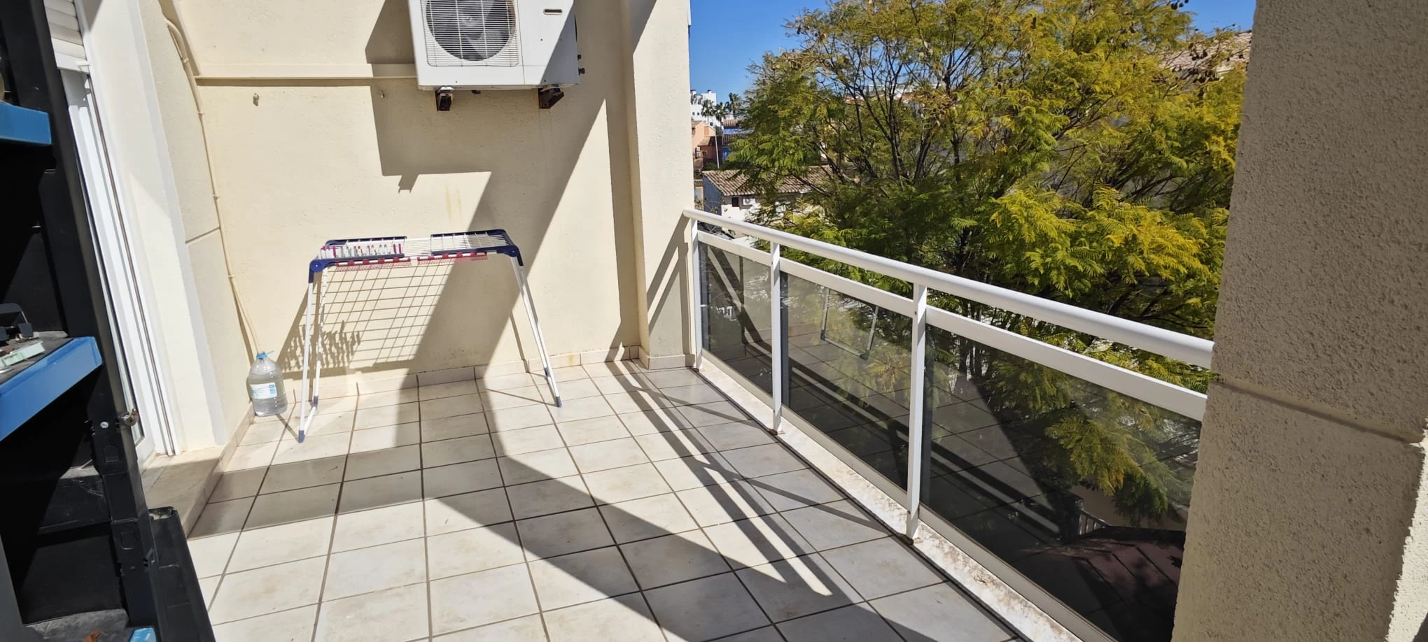 APARTAMENTO EN URBANIZACION A 1.200-metros DE DÉNIA Y  100 de PLAYA