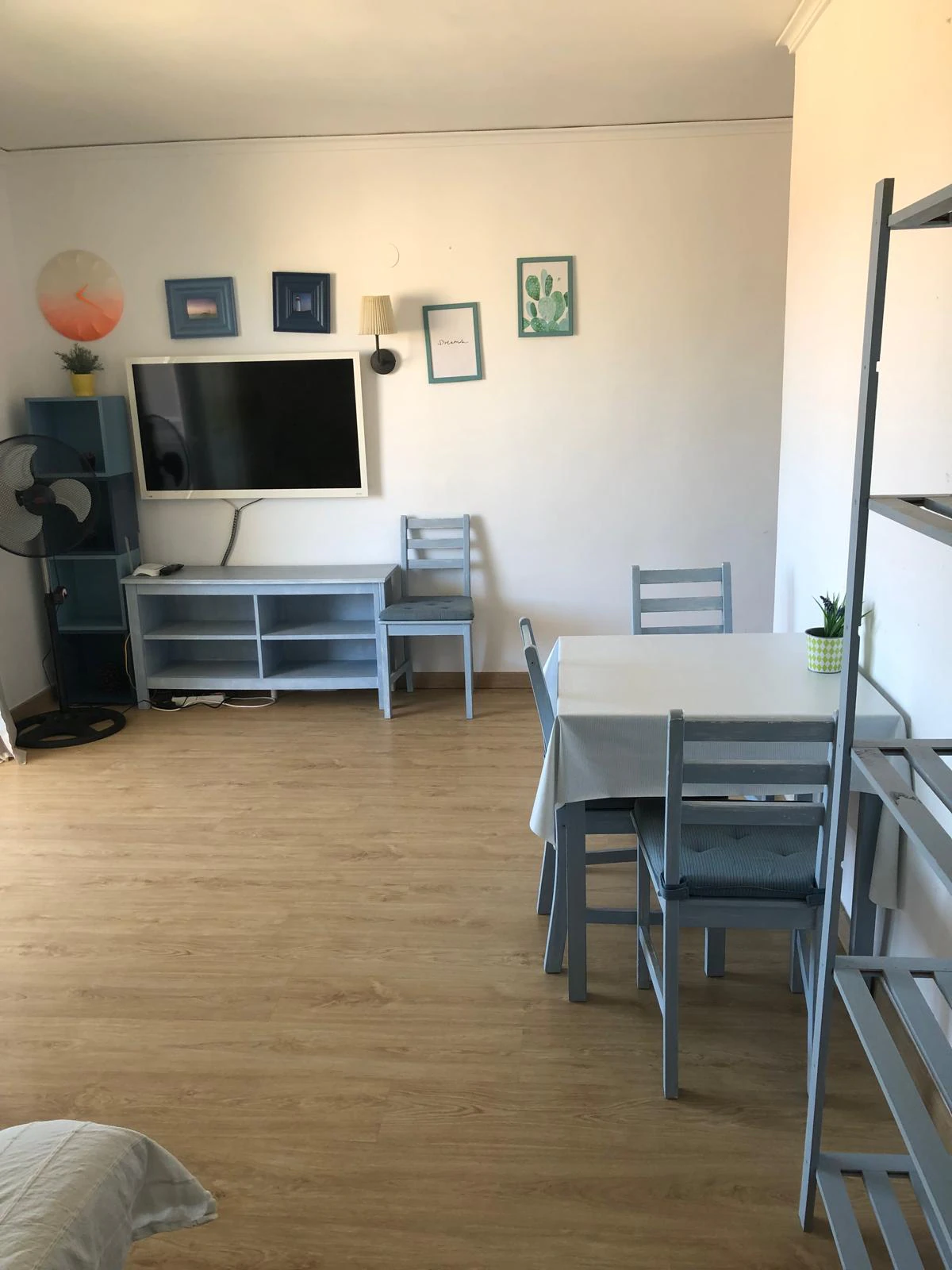 Apartamento tipo ático en tercera y última planta con vistas al mar.