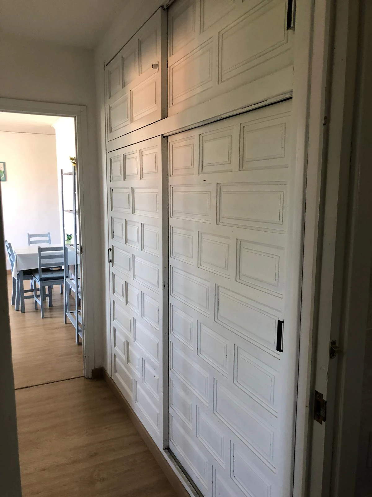 Apartamento tipo ático en tercera y última planta con vistas al mar.