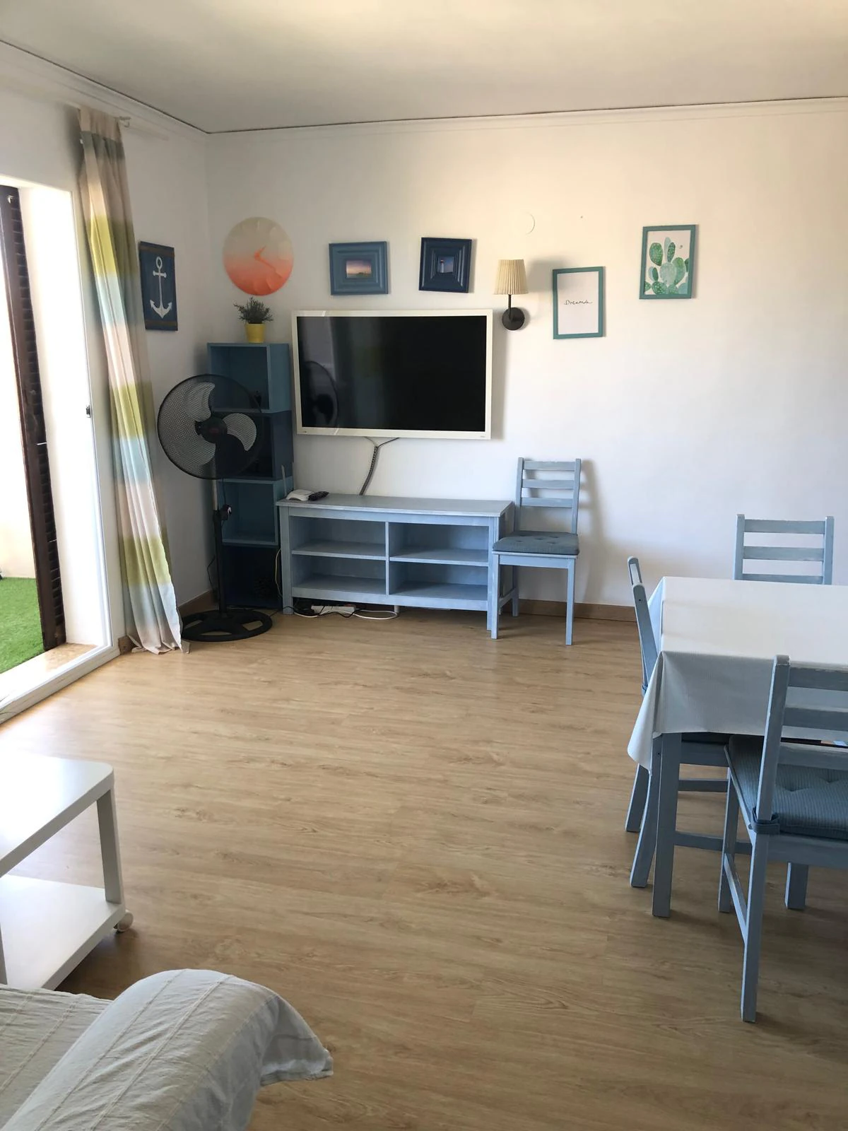 Apartamento tipo ático en tercera y última planta con vistas al mar.