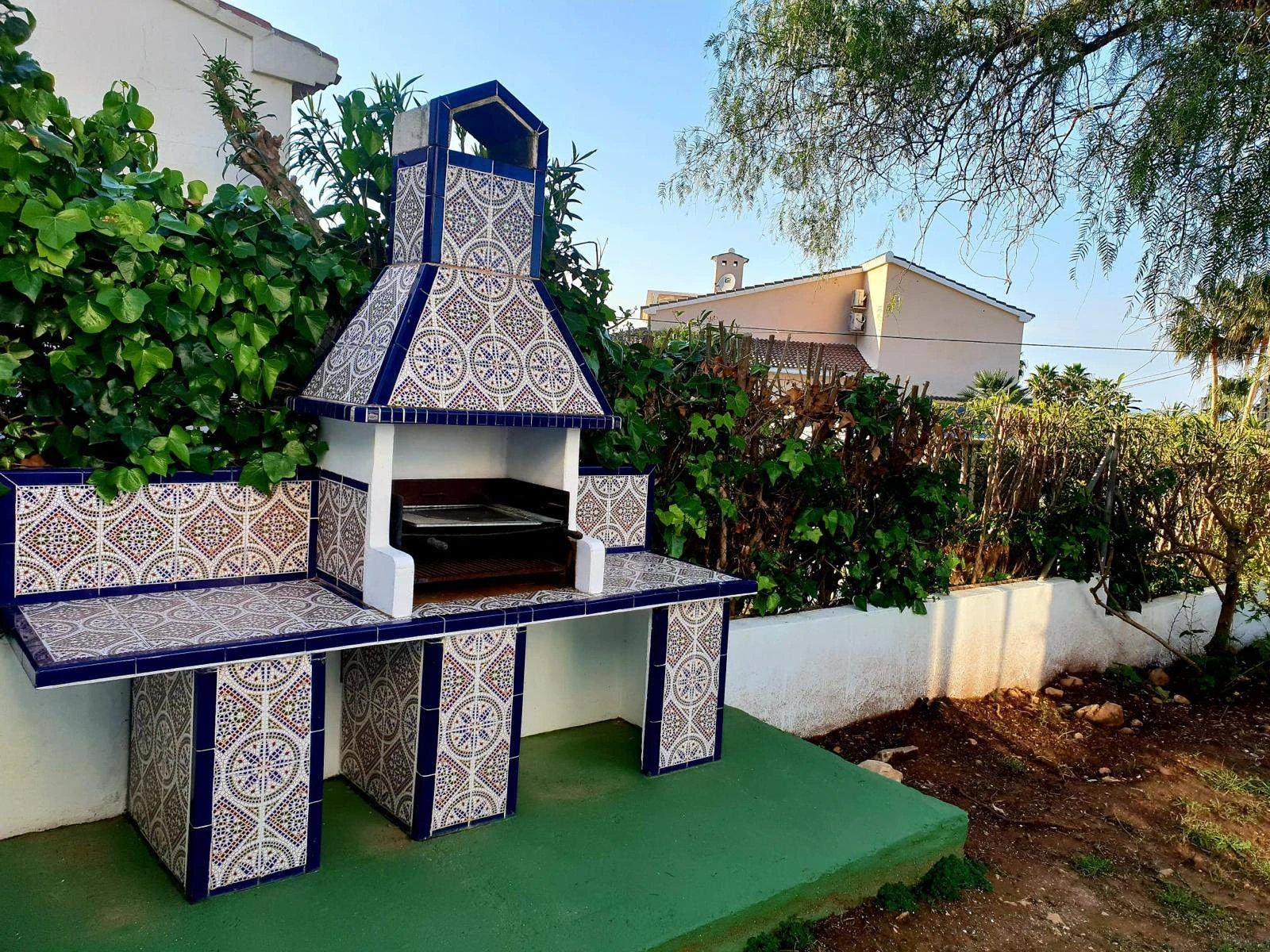 CASA DE CUATRO DORMITORIOS EN DENIA,MONTGO